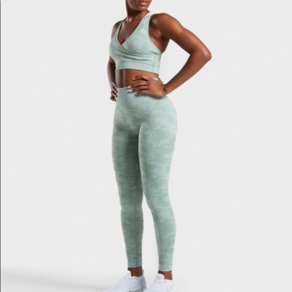 💚GymShark Camo Seamless Leggings in Sage💚